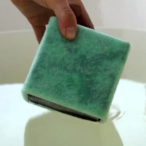 Cube protecteur d'abreuvoirs pour chevaux